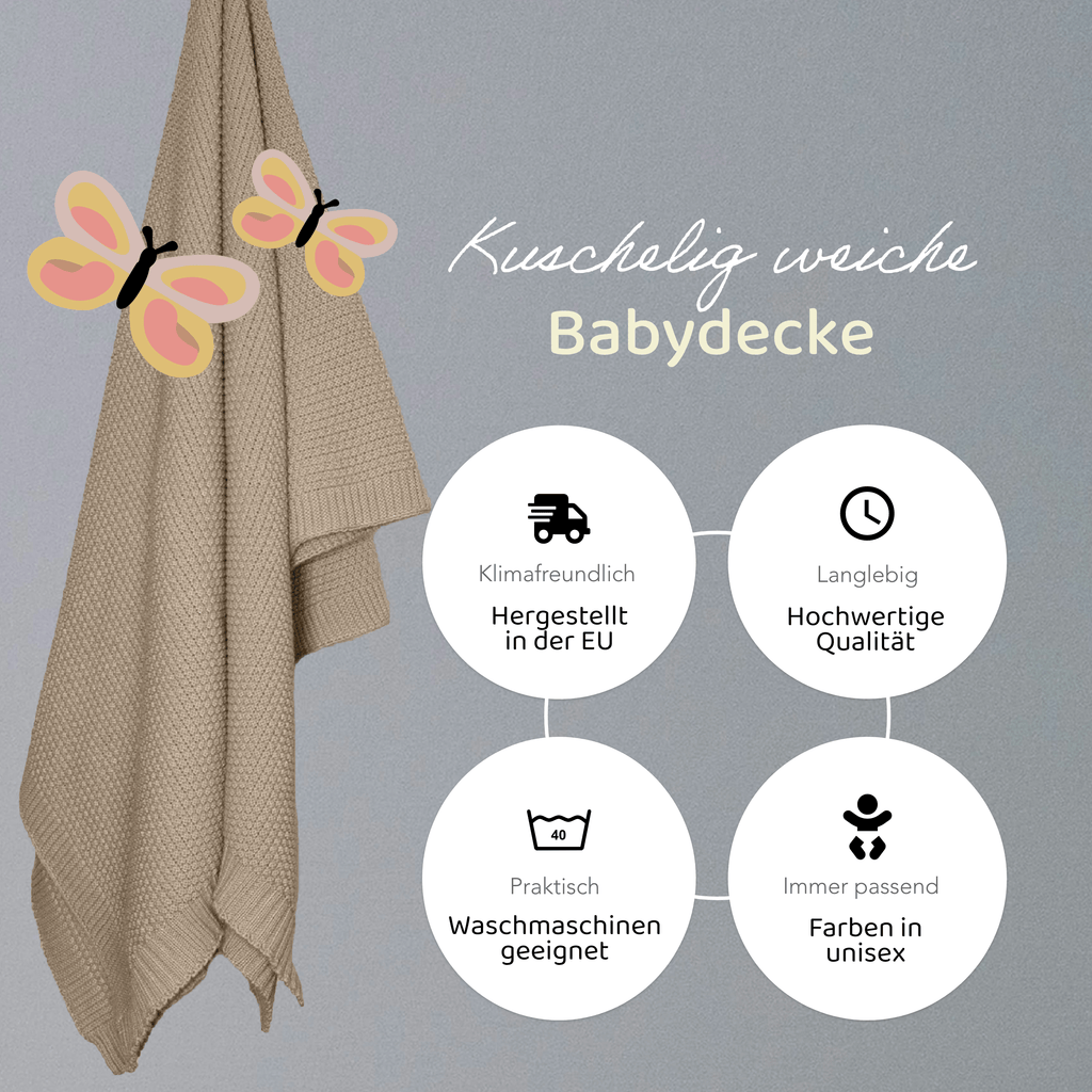 kuschelig weiche Strickdecke Baby in beige hängt von oben, dekoriert mit kindlicher Illustration, hergestellt in der EU, waschmaschinengeeignet, schneller Versand